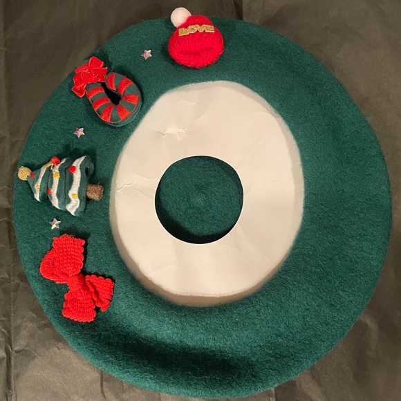 Stylish Christmas Beret - Picture 10 of 12